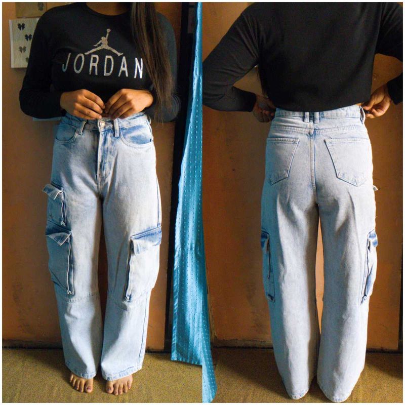 ✨Light Wash Cargo Jeans - Trendy Style!✨