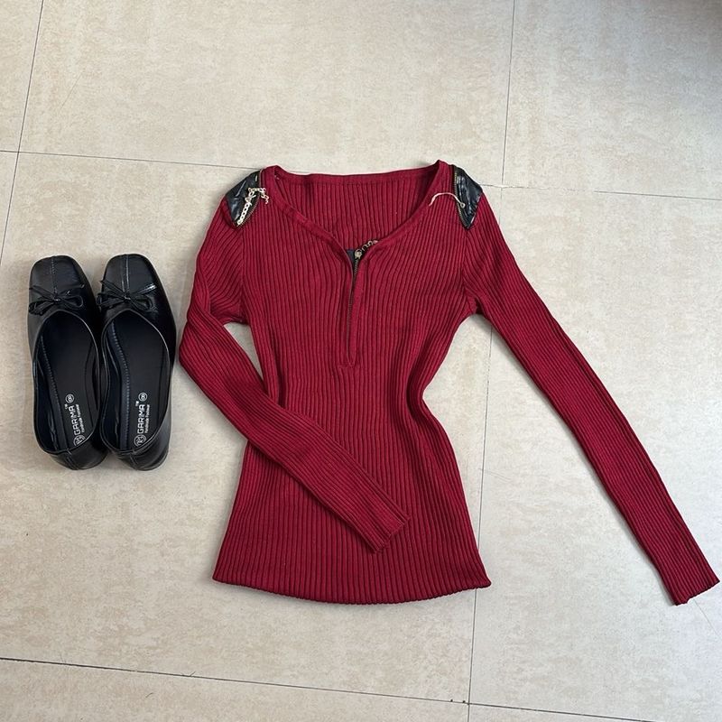 Chic Ribbed Maroon Top with Zipper Detail