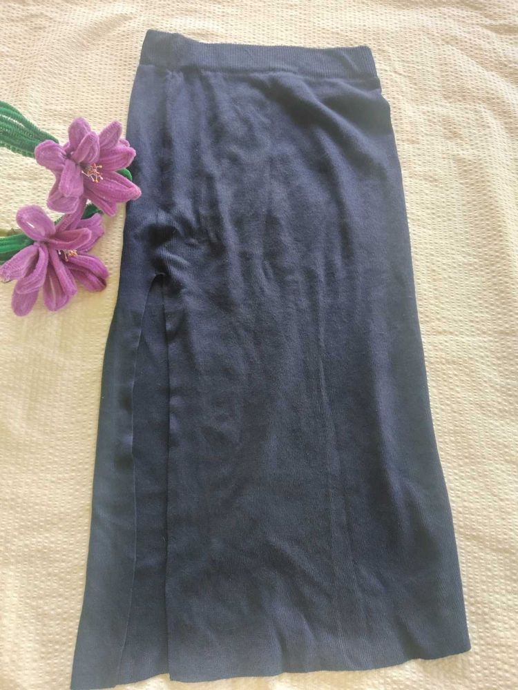 Chic Navy Blue Midi Skirt with Slit
