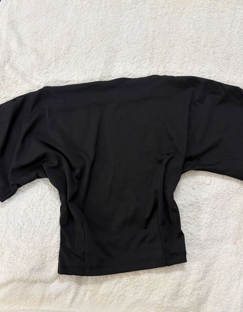 newme offshoulder Sleeve Top