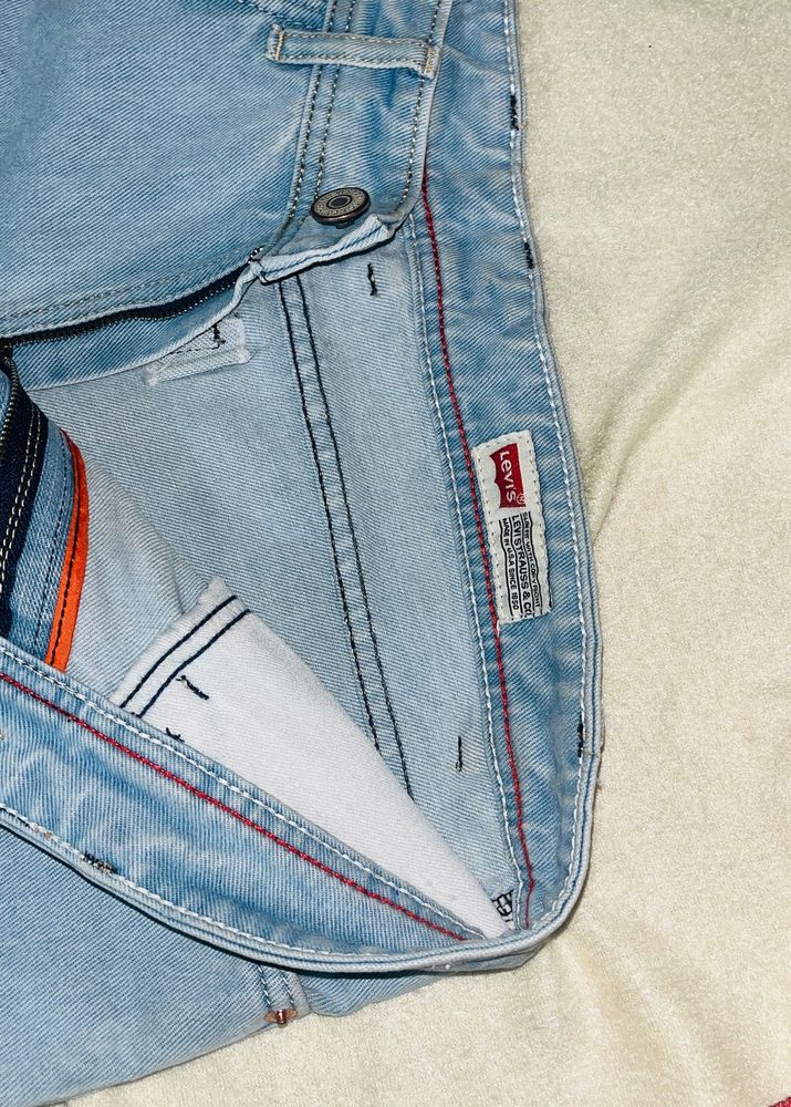 Levi's Light Wash Denim Jeans
