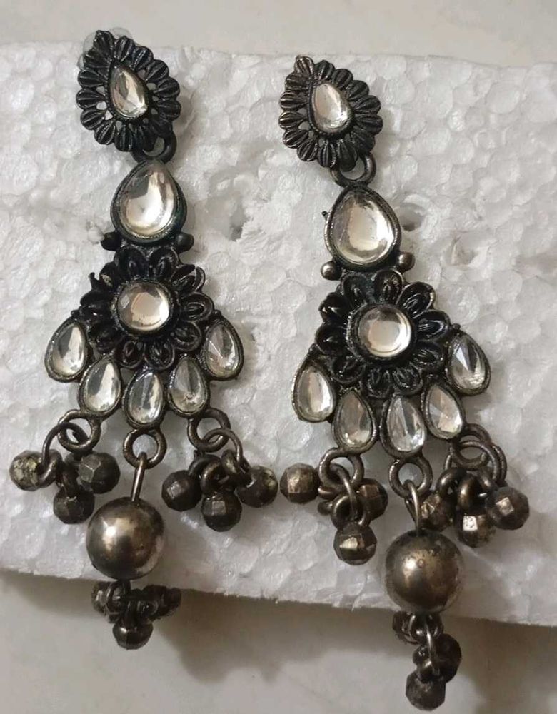 Beauty dangle earrings for women