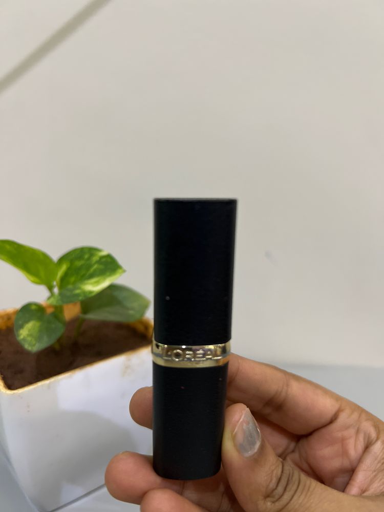 L’Oreal Paris Pink Lipstick- Shade: Raspberry syrup