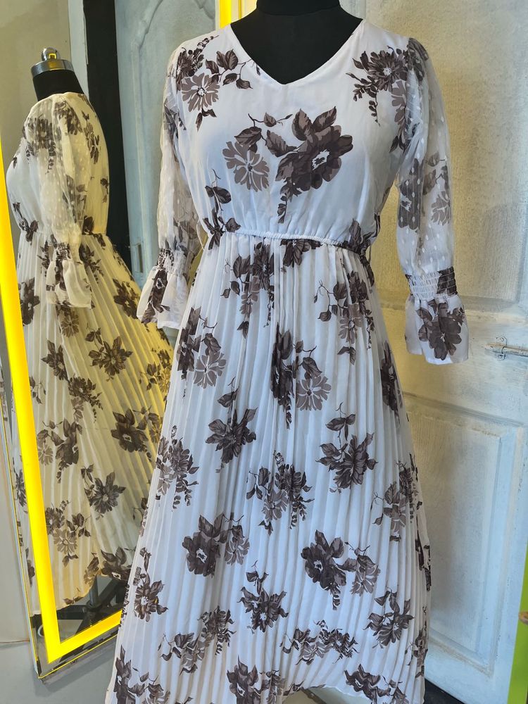 Chic Floral Pleated Midi Dress