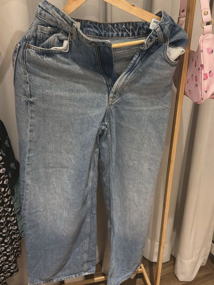 ZARA Stylish Light Wash Denim Jeans US-0