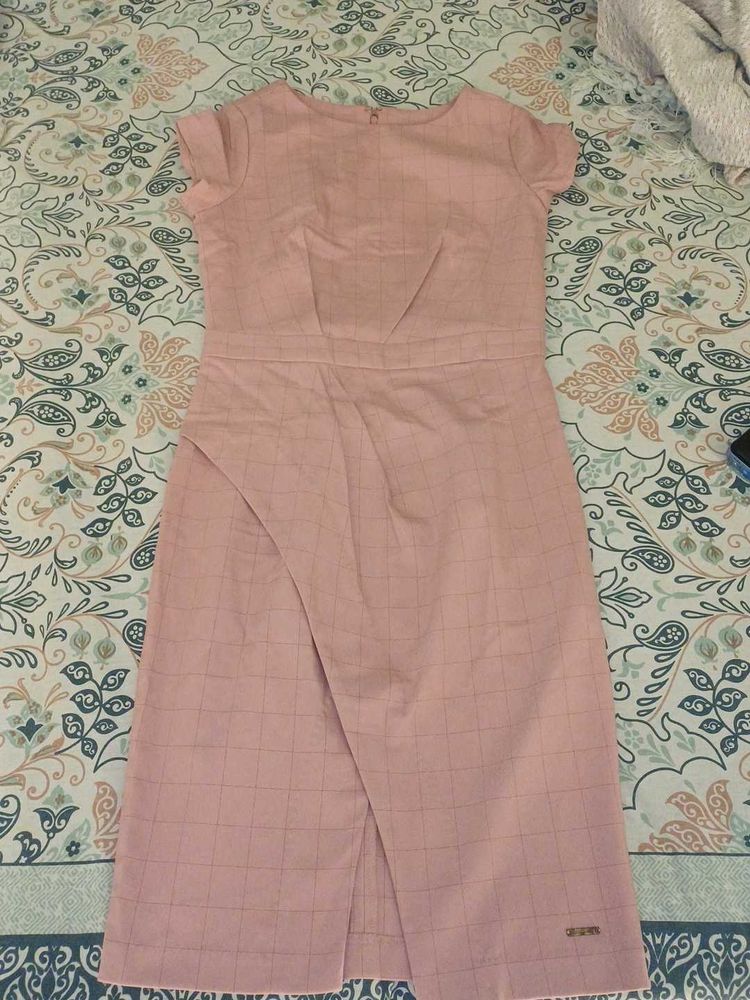 Elegant Pink Checkered Midi Dress