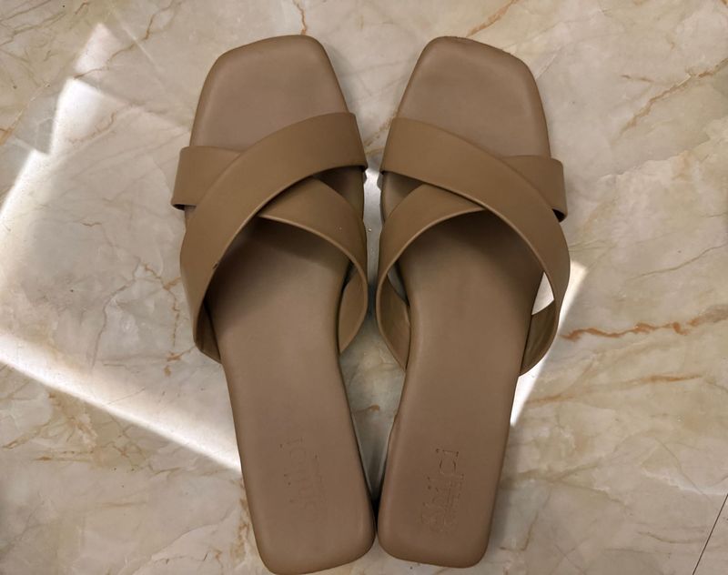 Stylish Tan Slide Sandals