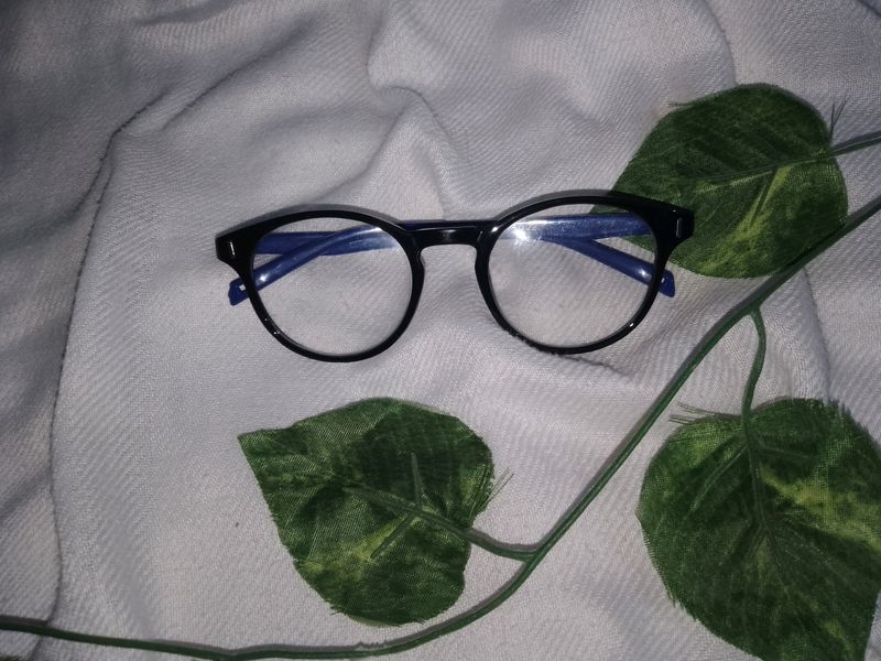 Black Frame Glasses📍