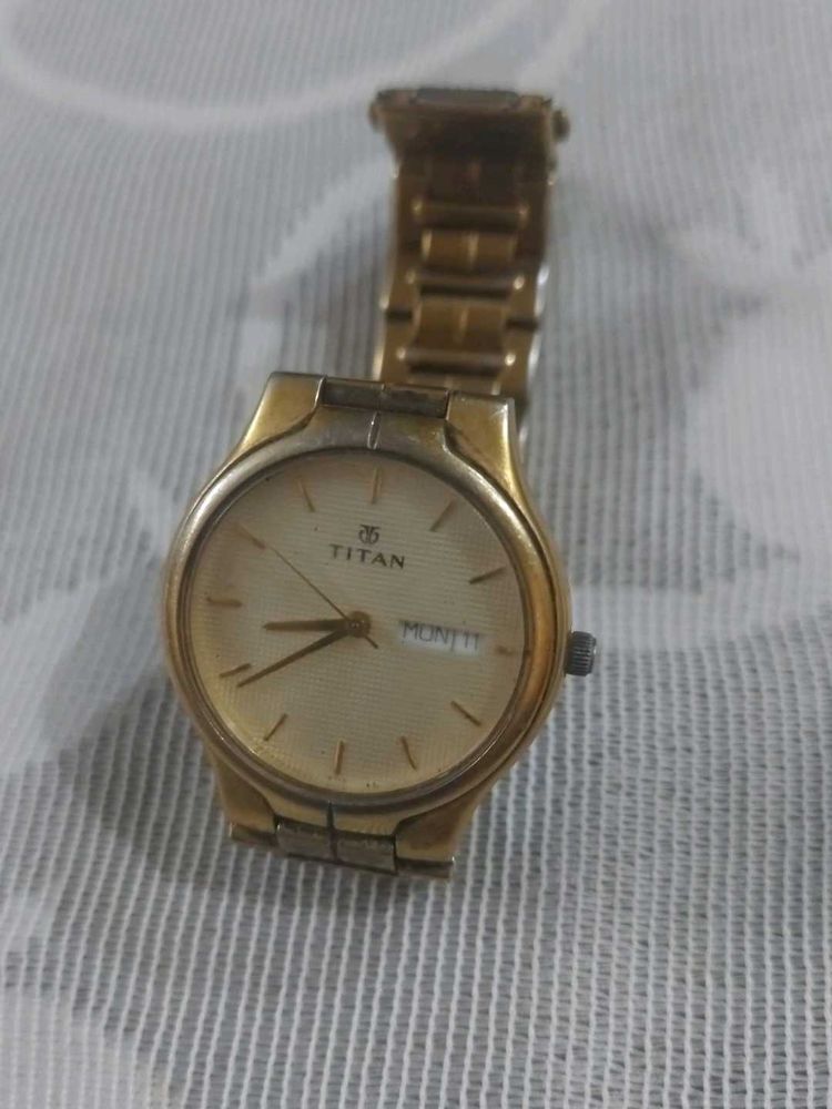 Elegant Gold-toned Titan Quartz Analog Watch