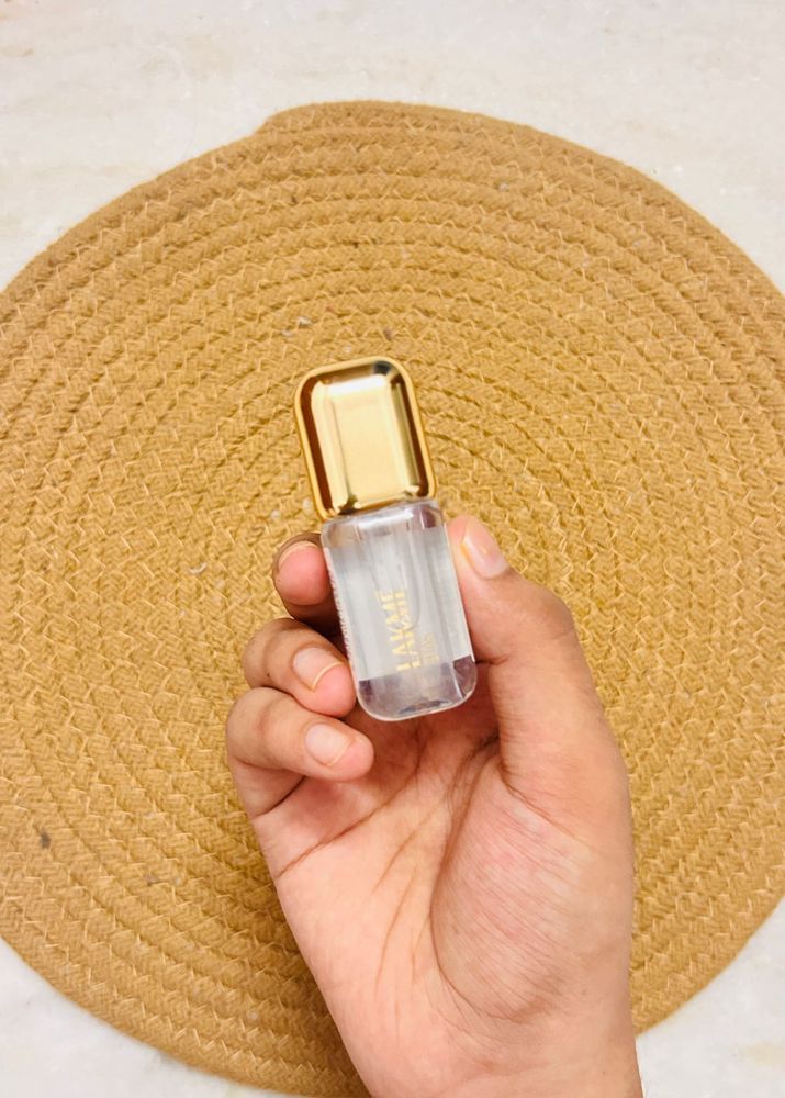 newly launched Lakme Hya Gloss Power Plump Lip oil