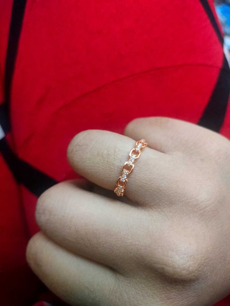 Chic Rose Gold Chain Ring with Diamonds