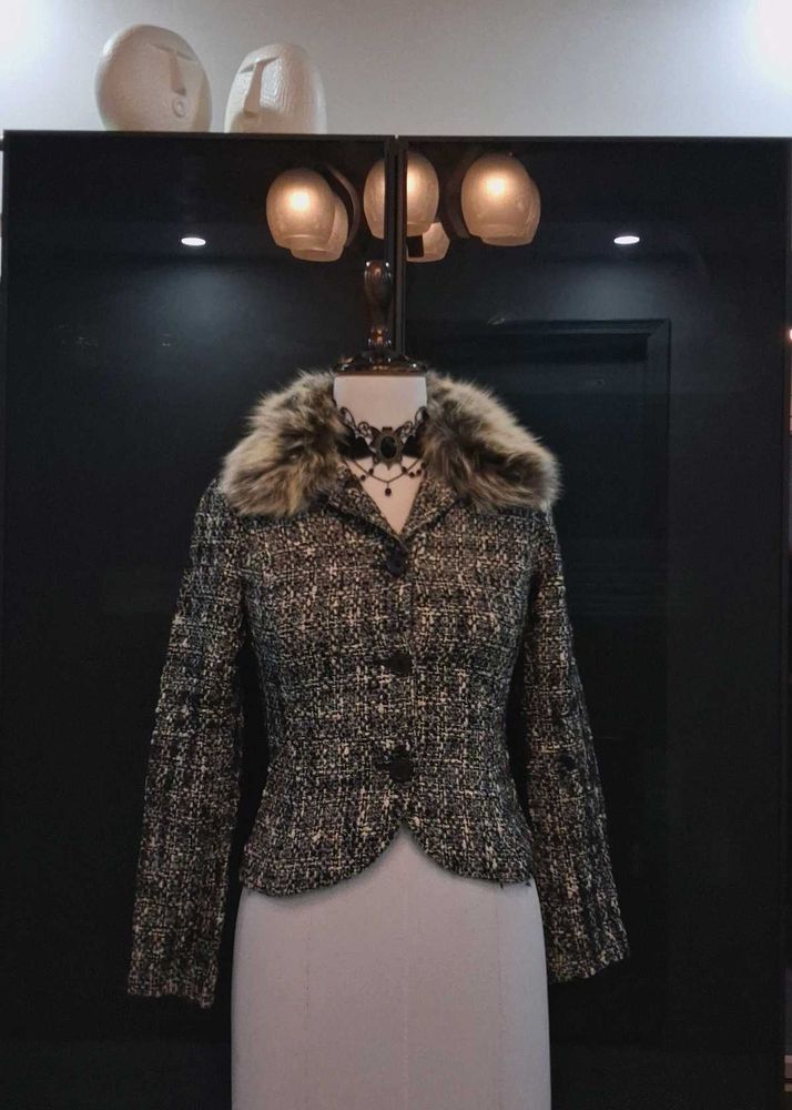 Elegant Tweed Jacket with Faux Fur Collar