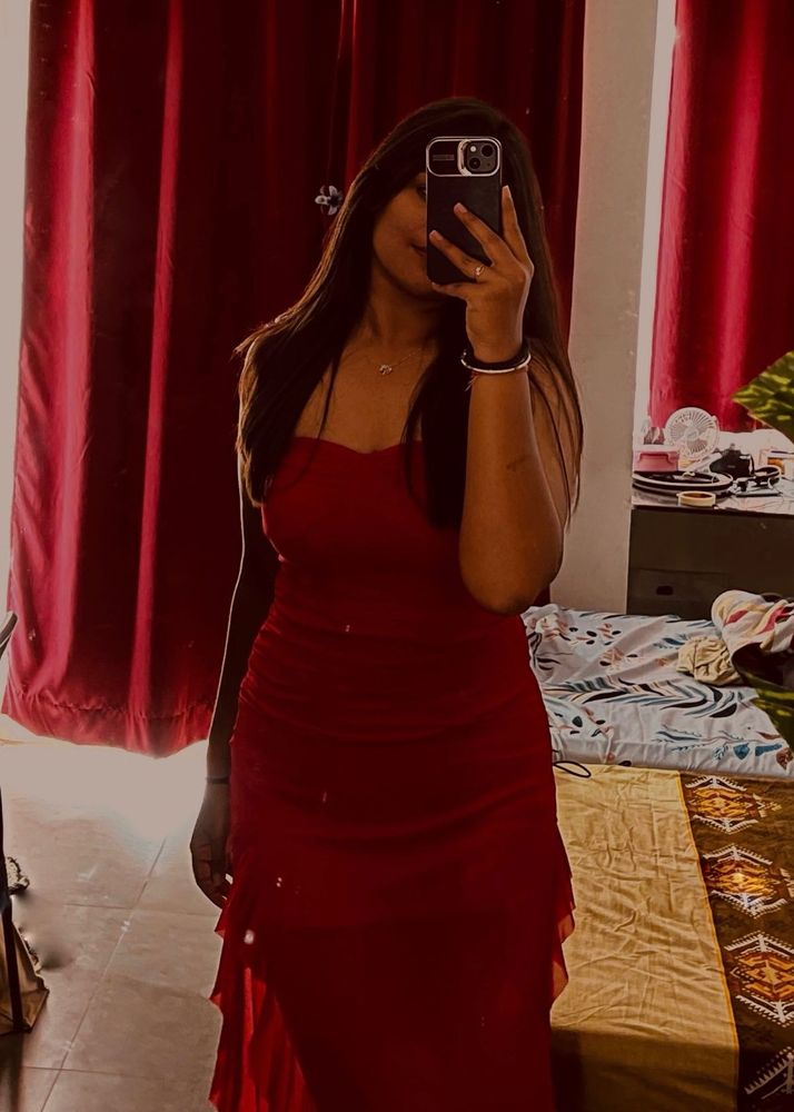 Chic Red Strapless Ruffled Dress