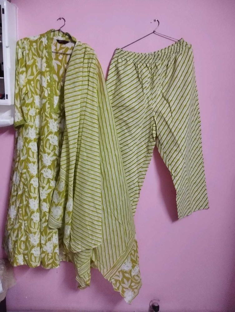 Green Floral Print Kurta Set (new)