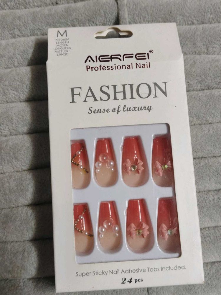 nails