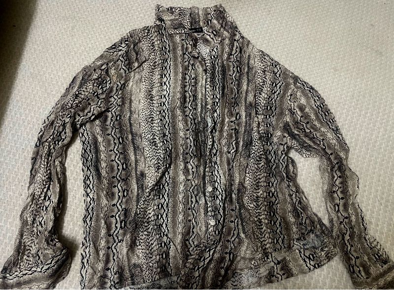 Snake printed open shirt✨