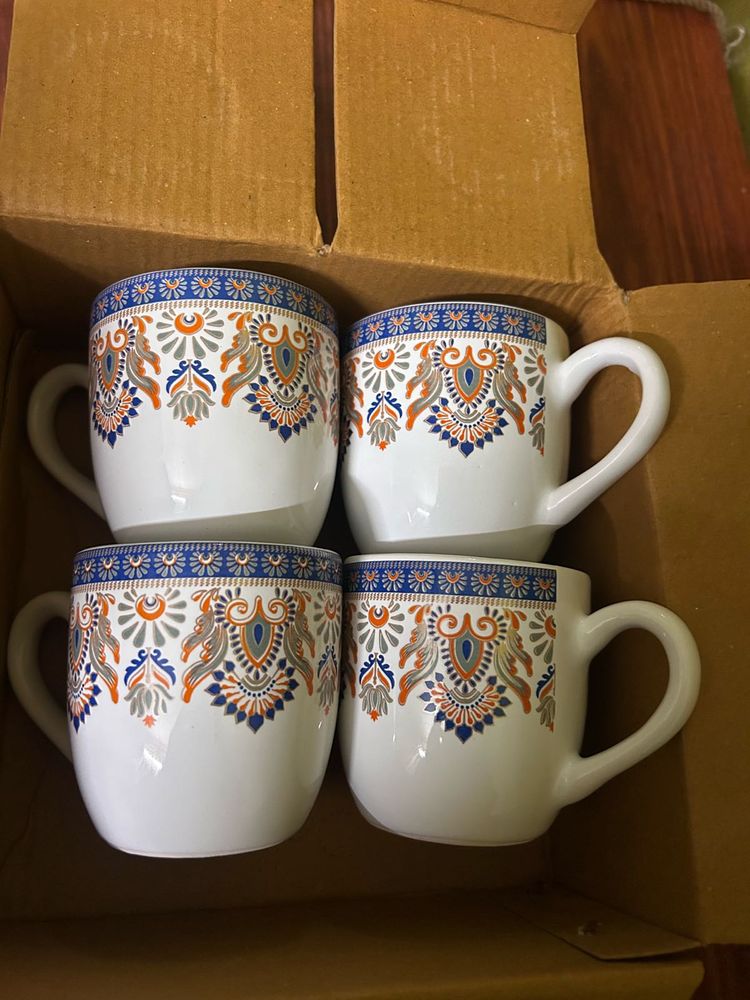 Set of 4 Decorative Mugs