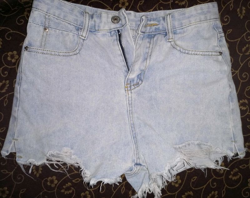 URBANIC RIPPED SHORTS