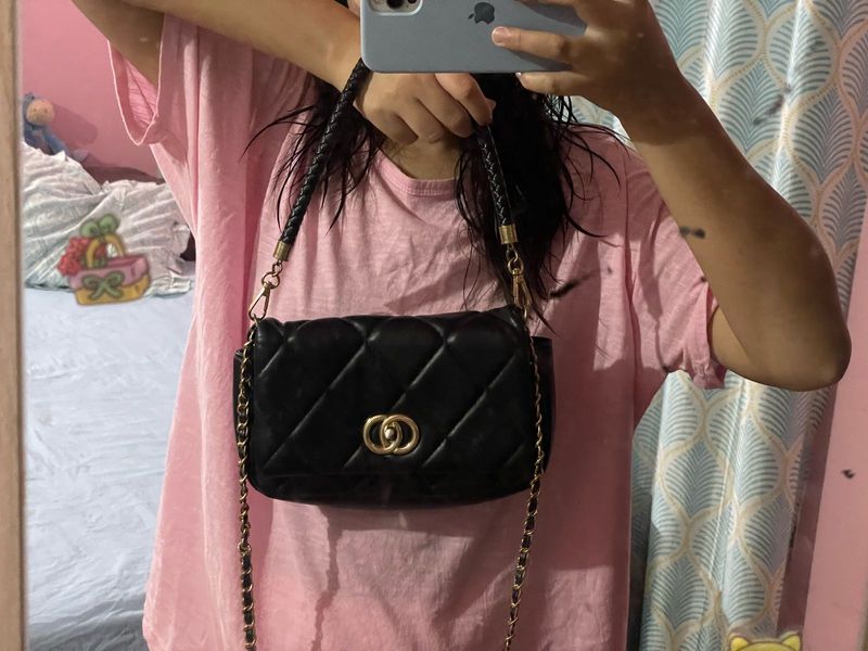 Chic Quilted Black Crossbody Bag