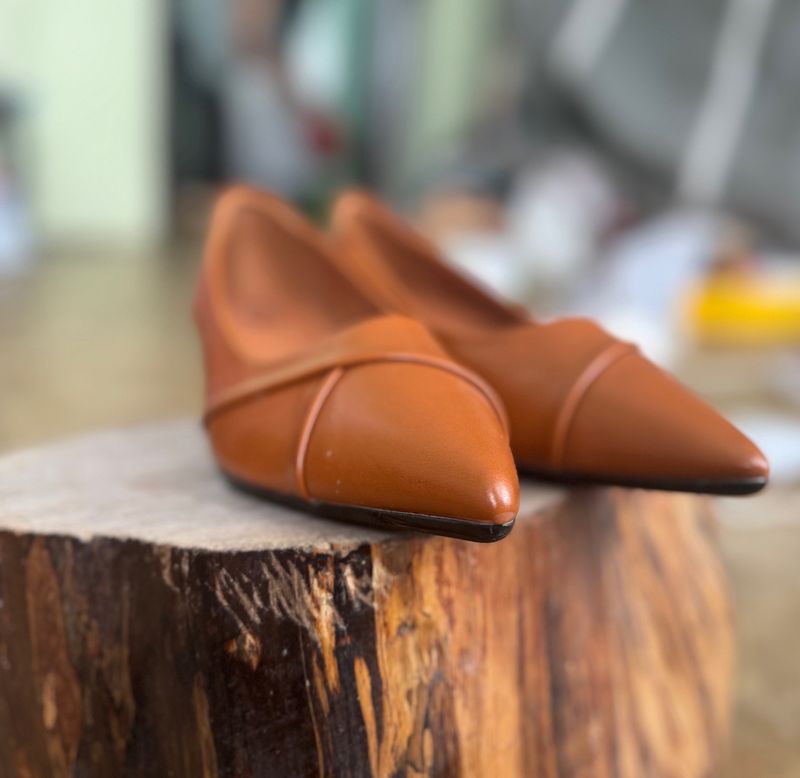 Women’s Tan Shoes (BRAND NEW‼️)