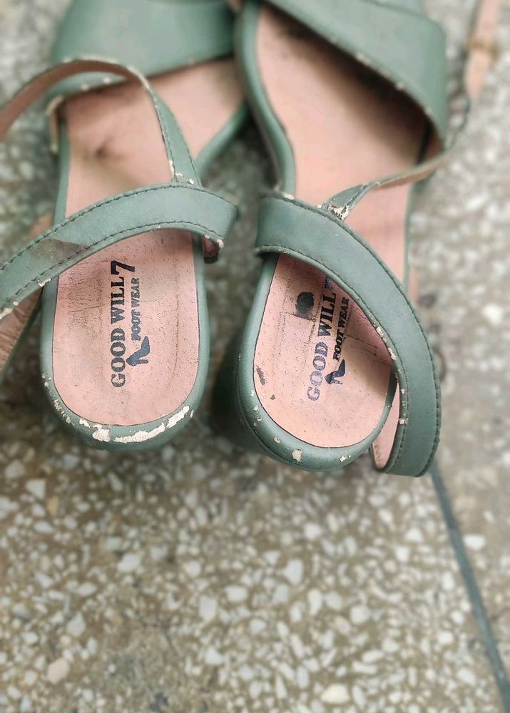 Chic Green Flat Sandals