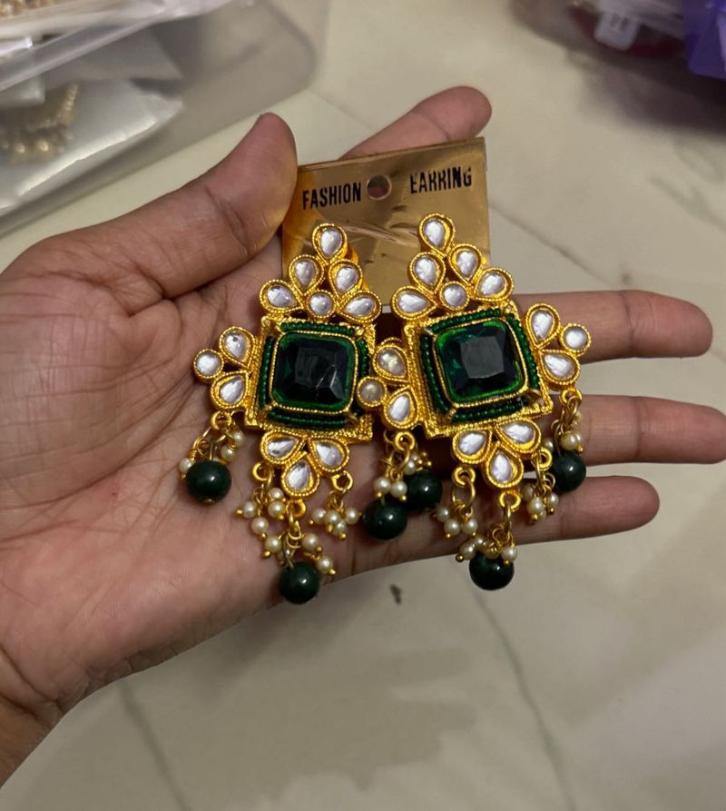 Unused Elegant Emerald &amp; Pearl Dangler Earrings