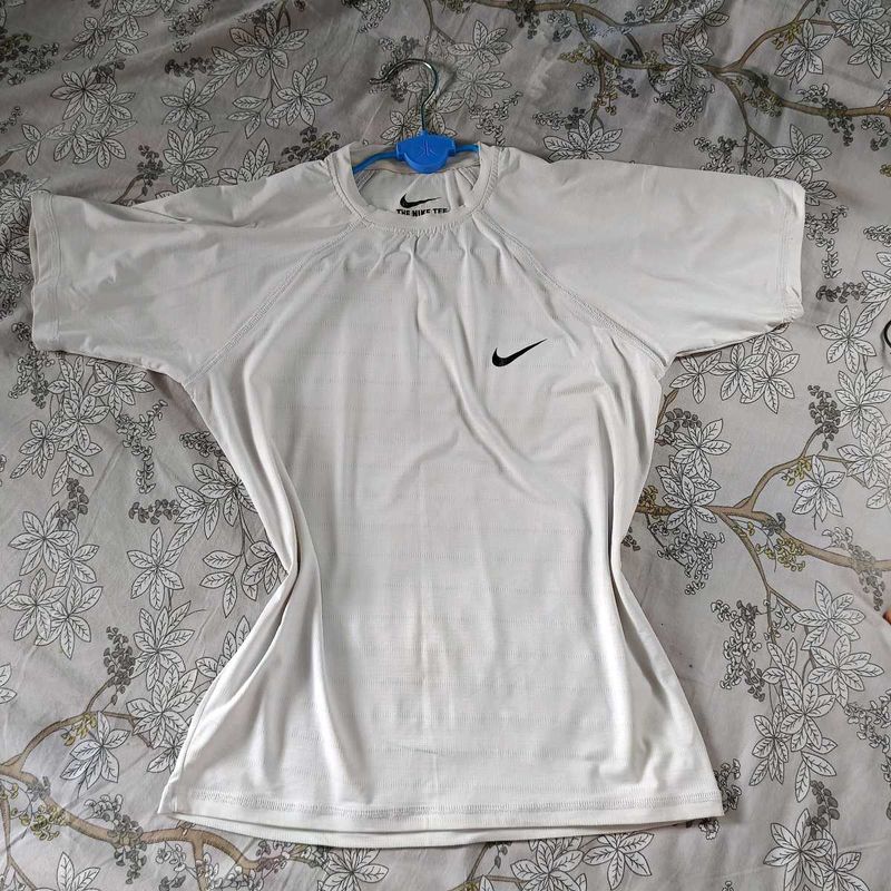 Nike White T-Shirt