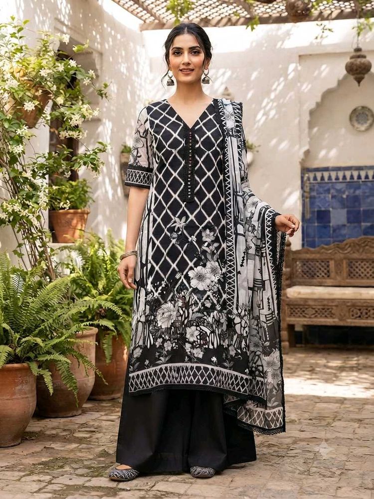 Stylish Black &amp; White Printed Kurta Set