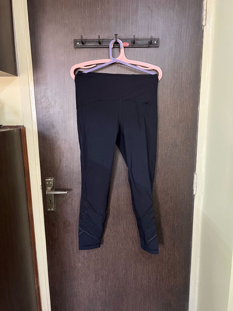 Black sports Leggings with back phone pocket