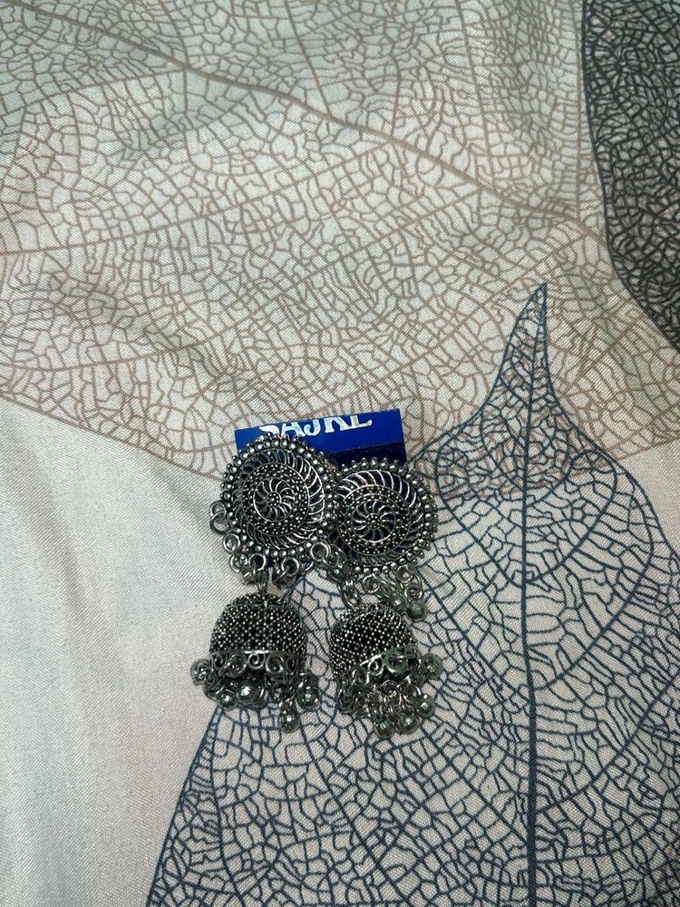 Box of jewellery