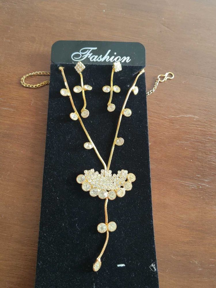Elegant Gold Jewelry Set
