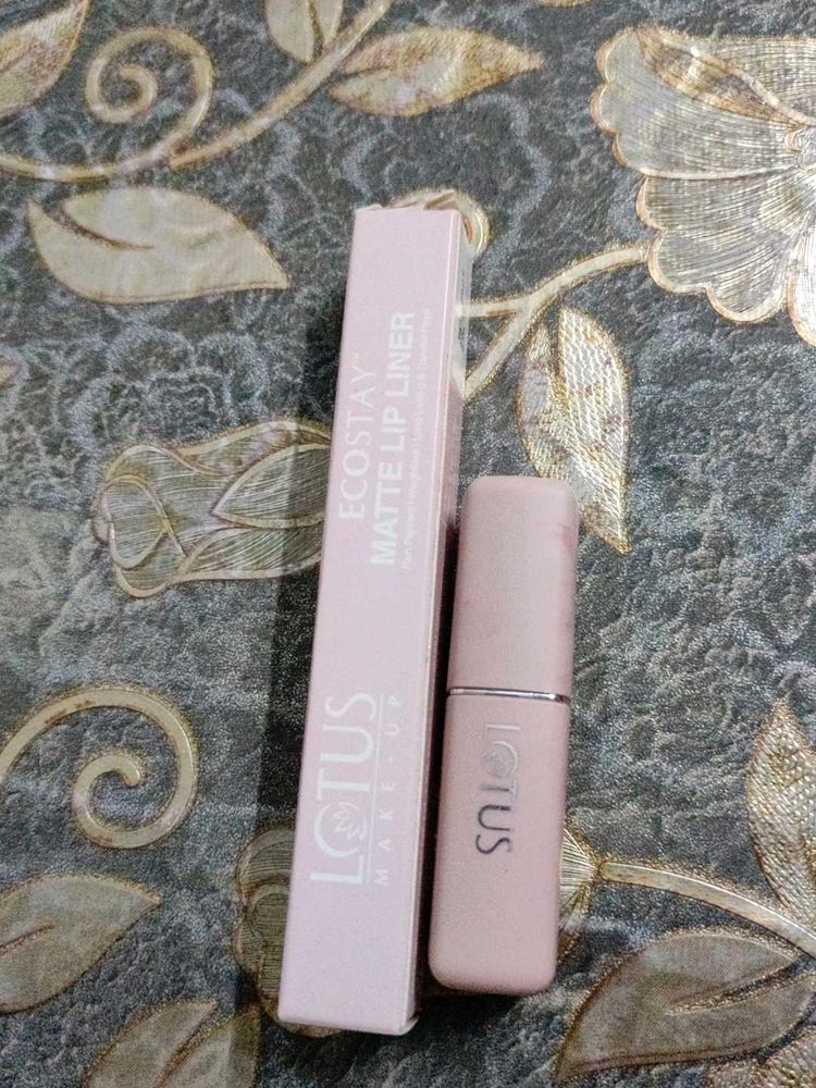 Lotus Ecostay Matte Lip Liner &amp; Lipstick