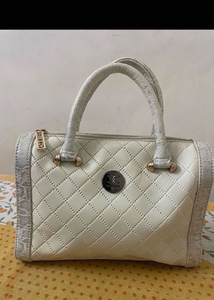 Elegant White Quilted Handbag