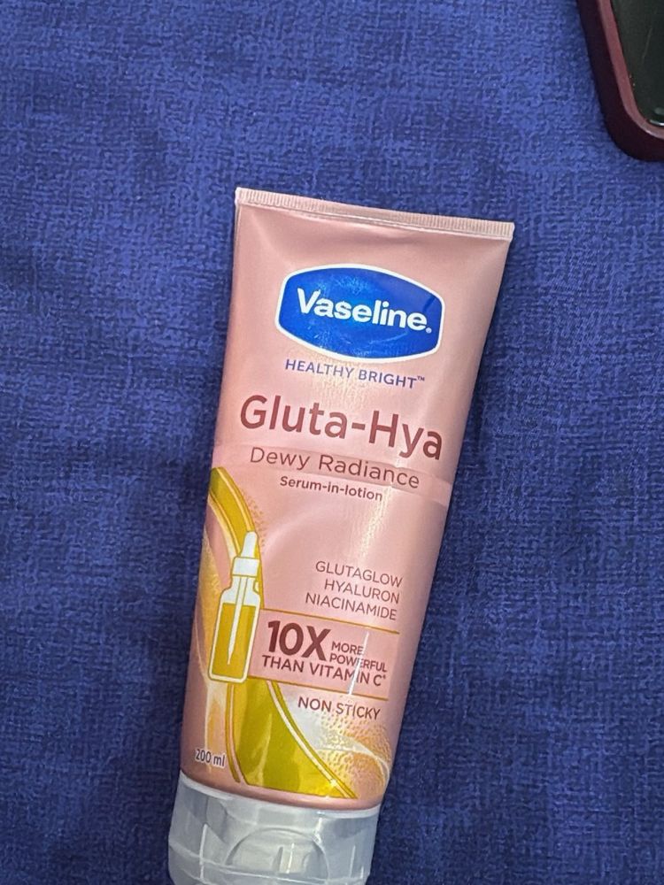 Vaseline Gluta-Hya Dewy Radiance Lotion