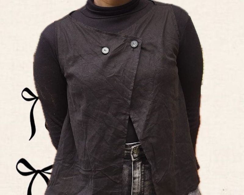 Stylish Black Sleeveless waist Top