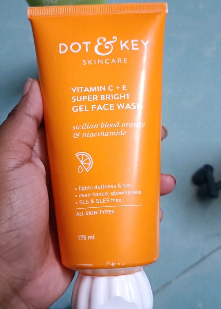 Dot &amp; Key Vitamin C+E Face Wash