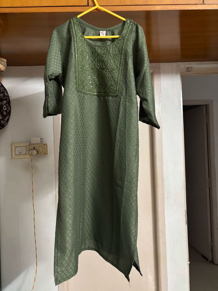 🆕 Elegant Green Embellished Kurta