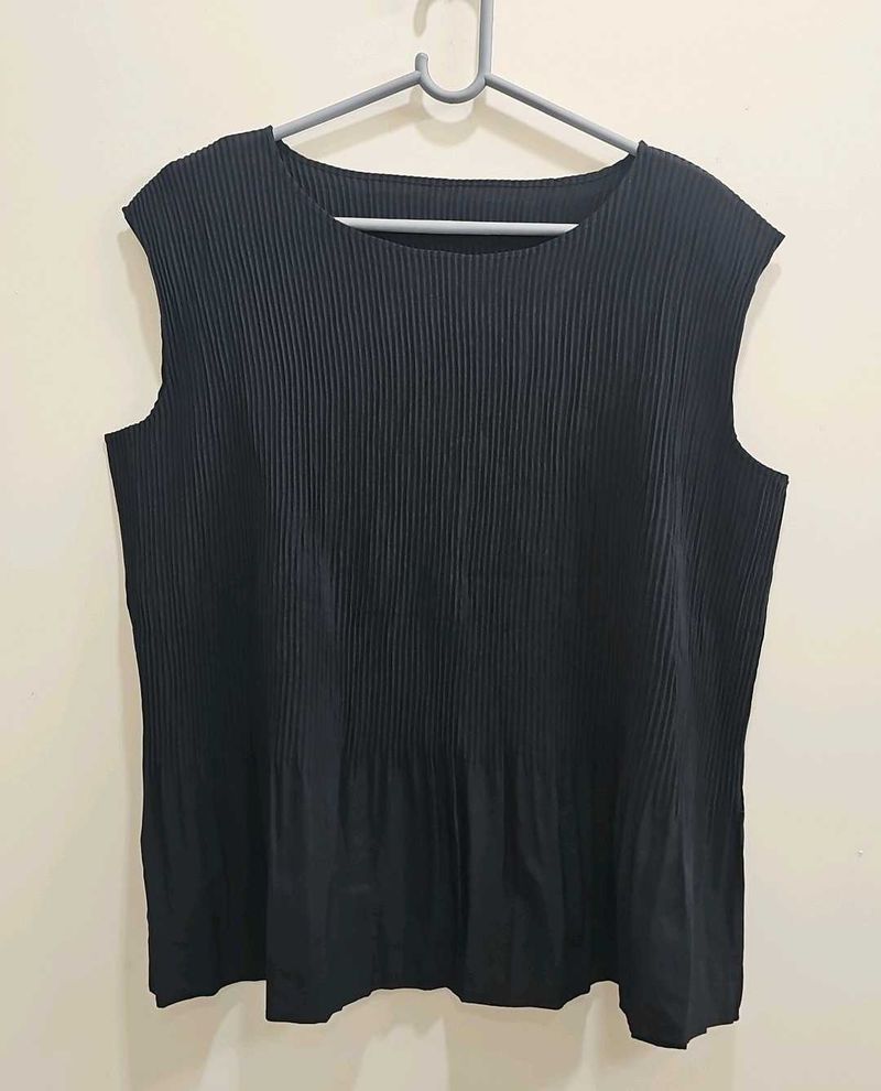 Black Pleated Sleeveless Top