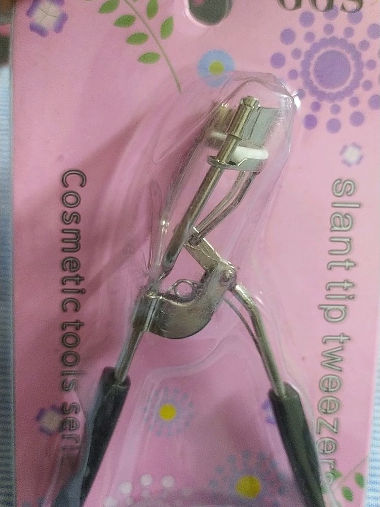 EYELASH CURLER. BRAND NEW UNUSED