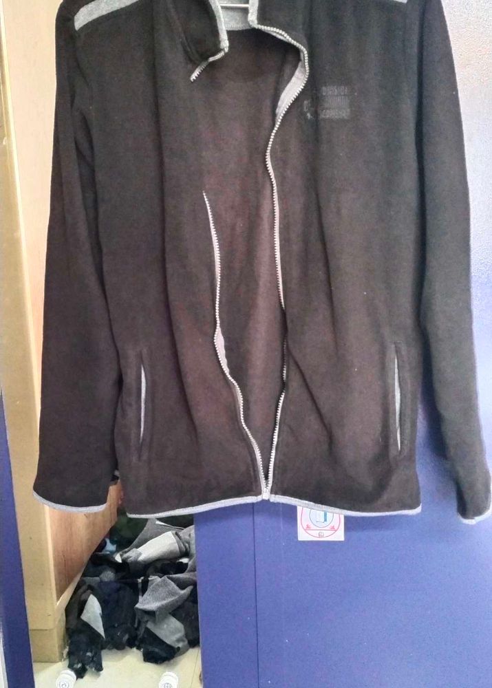 Men's Black Zip-Up Jacket