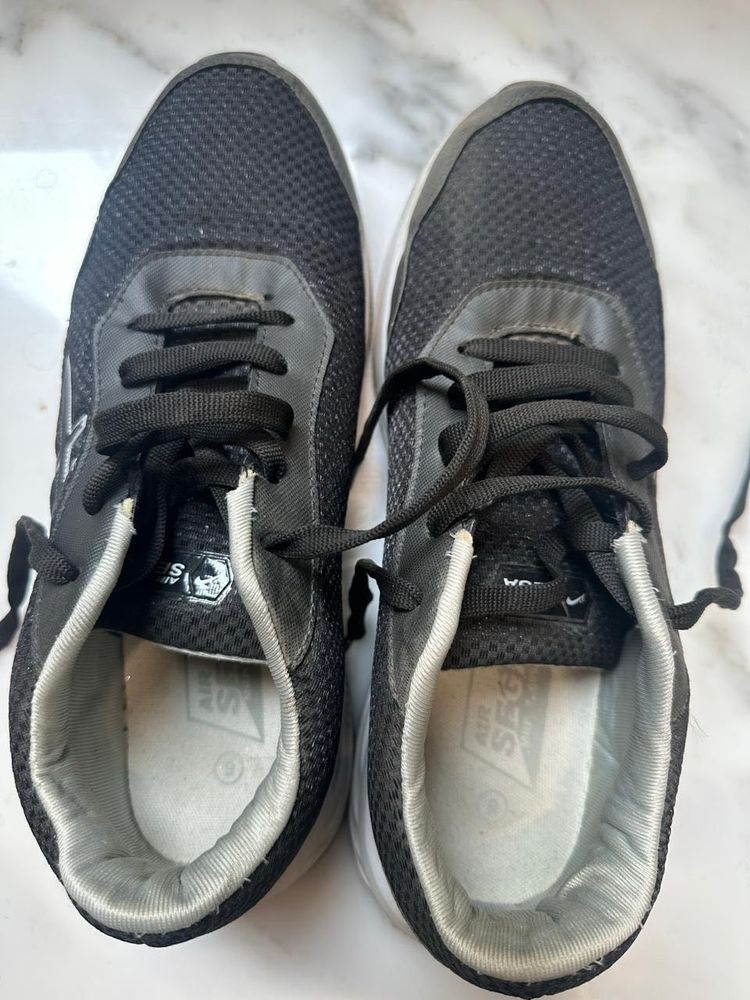 last price Black Sports Shoes