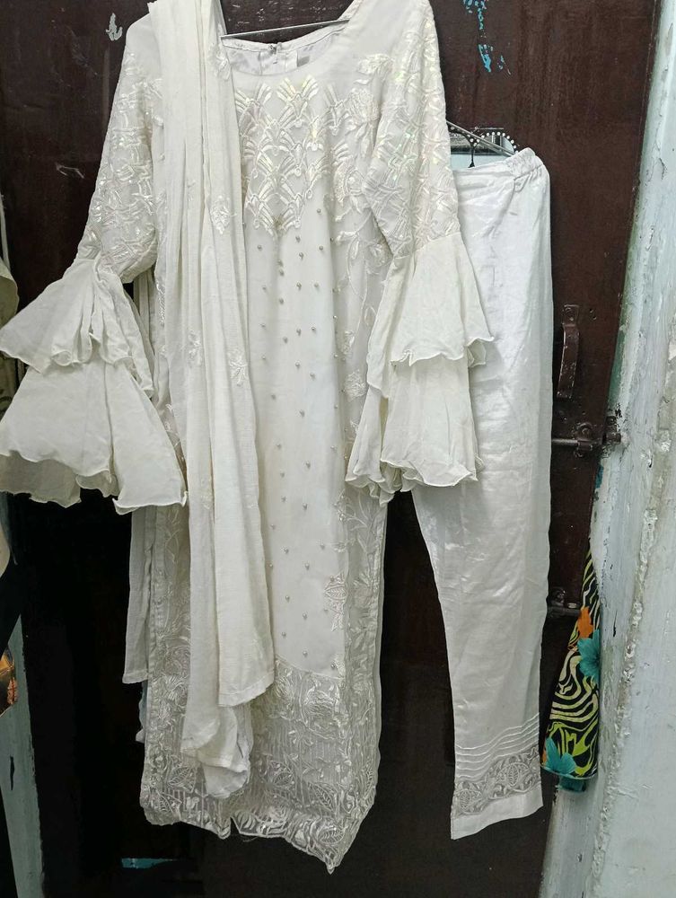 Elegant White Kurta Set with Dupatta