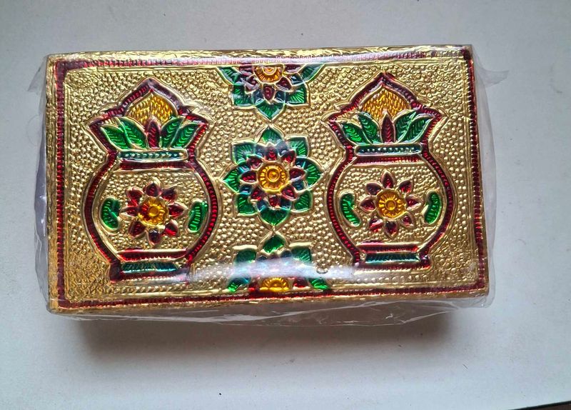 Decorative Golden Showpiece