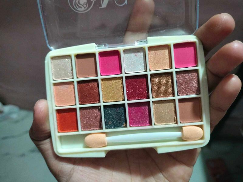 16 Color Eyeshadow Palette