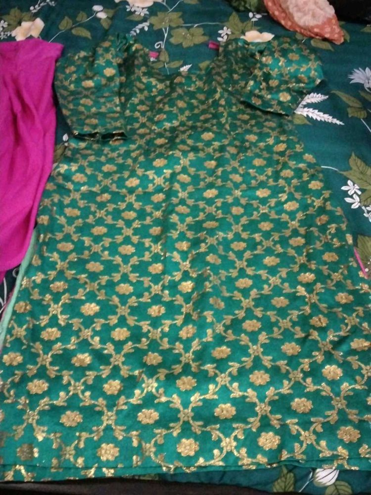 Elegant Green Kurta Set with Gold Print