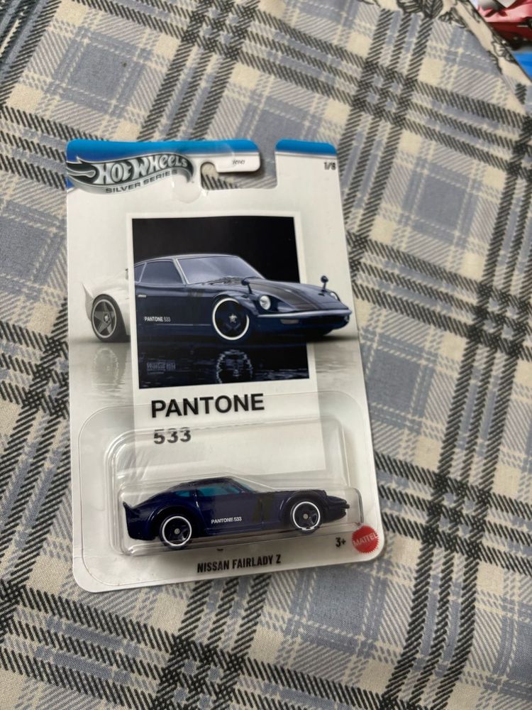 Hot Wheels – Nissan Fairlady Z (Pantone 533) 🔵✨