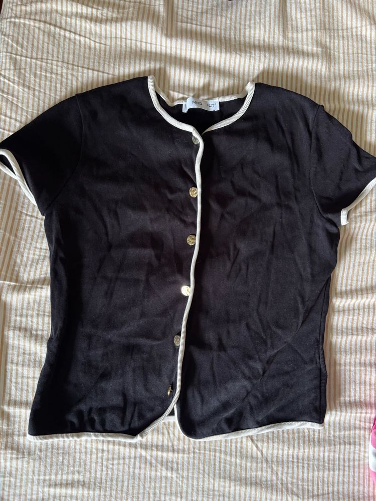 Chic Black &amp; White Trimmed Top