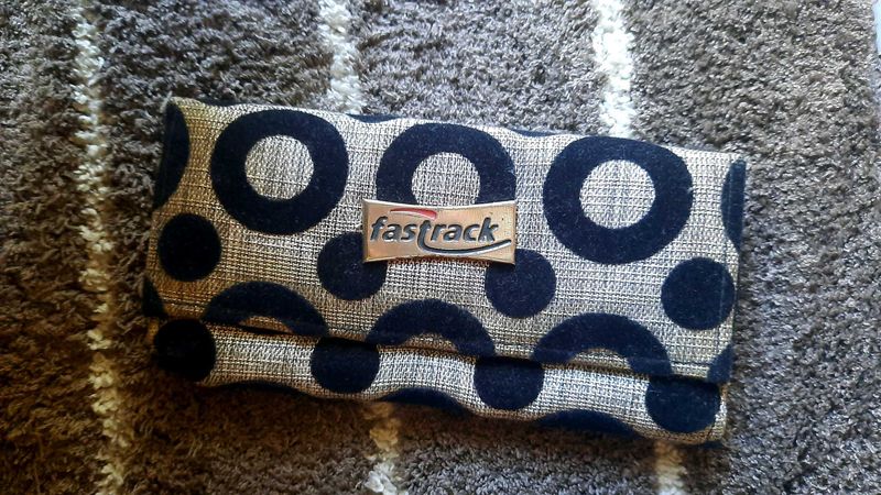 Fastrack Clutch with Bold Circles