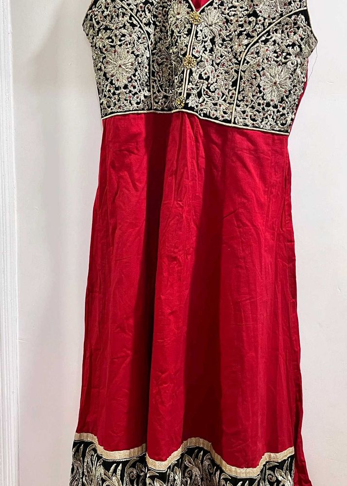 Red &amp; Gold Embroidered Kurti M