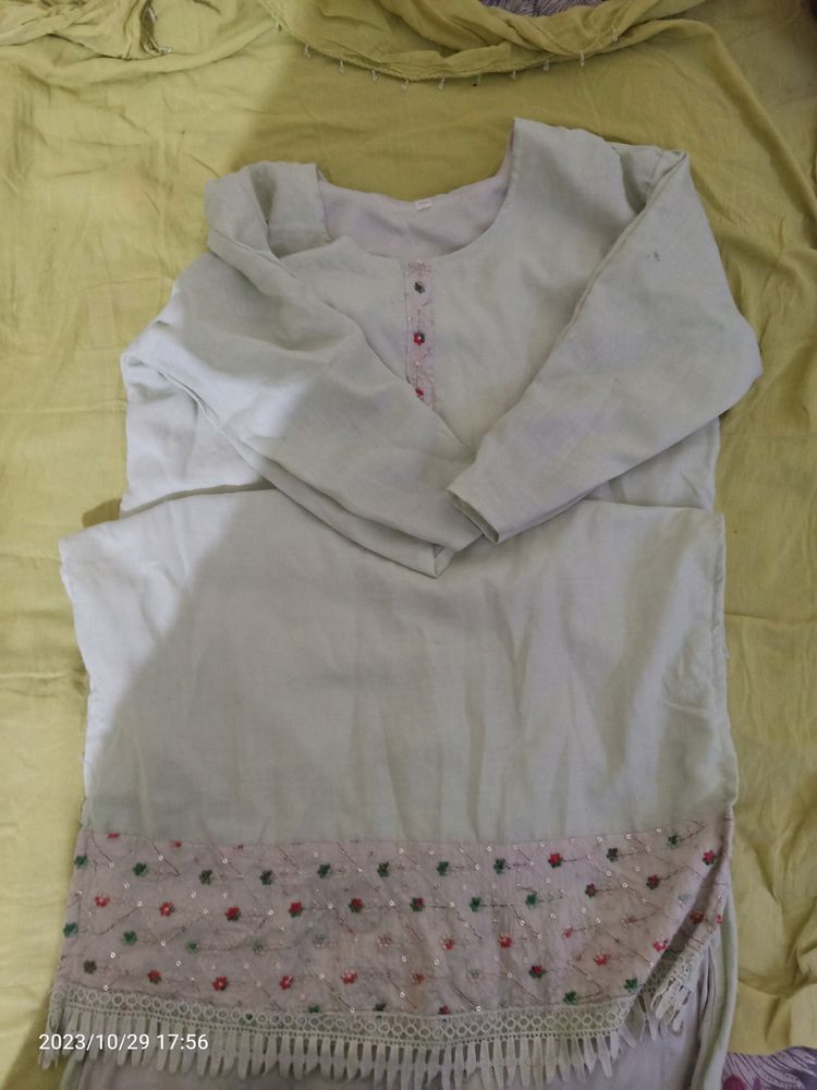 Set Of 4 - Kurthi